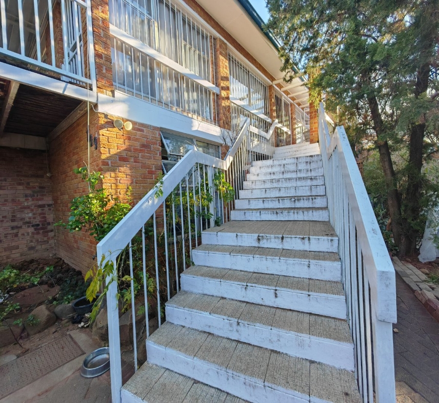 6 Bedroom Property for Sale in Heuwelsig Free State